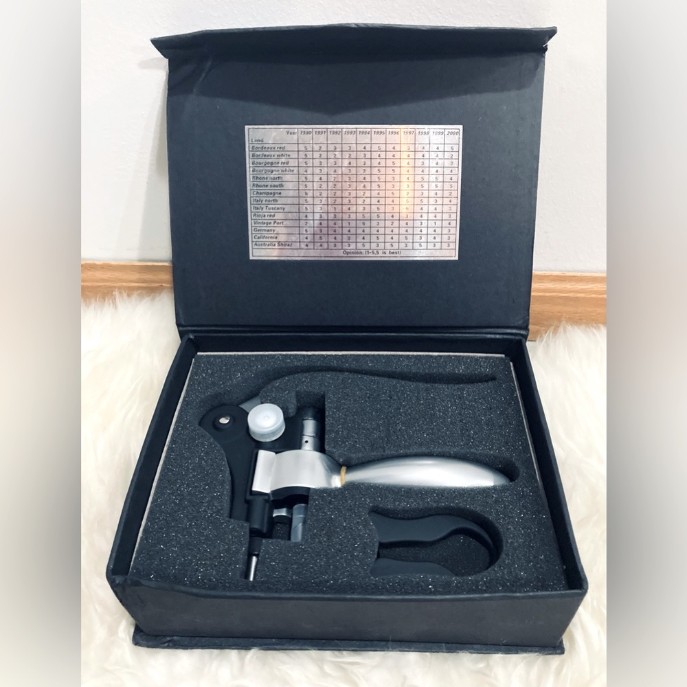 Leed’s 1040-01 Wine Companion Bottle Opener w/ Foil Cutter in Box Brand New